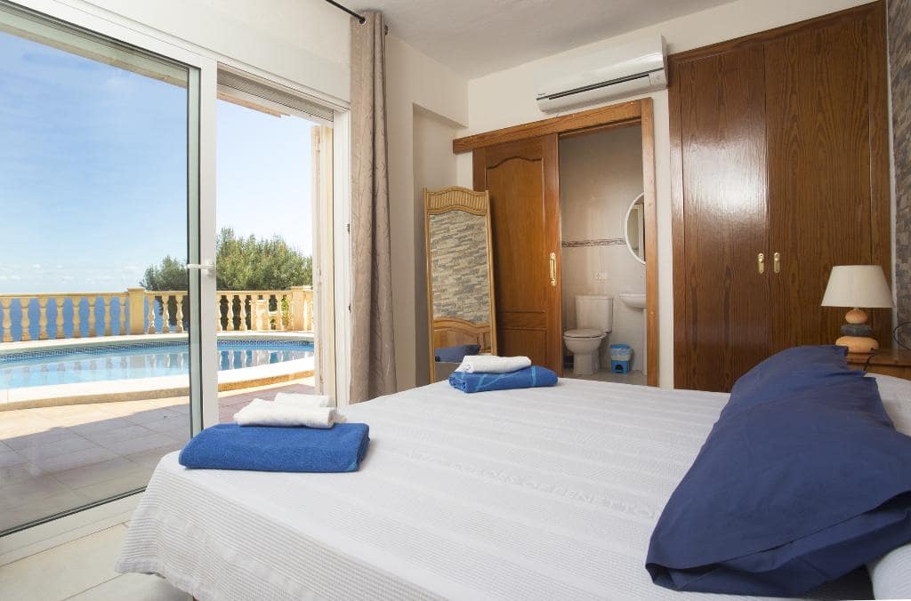   4 soveværelse   ferieVilla i Javea / Xabia   med   swimmingpool  garage  - € 792 (Ref: 3713006)