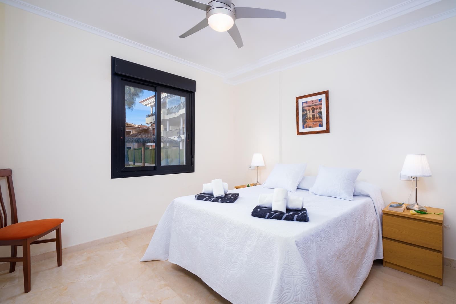 4 slaapkamer Appartement voor vakantieverhuur in Arenal met zwembad garage - € 1.041 (Ref: 3713010)