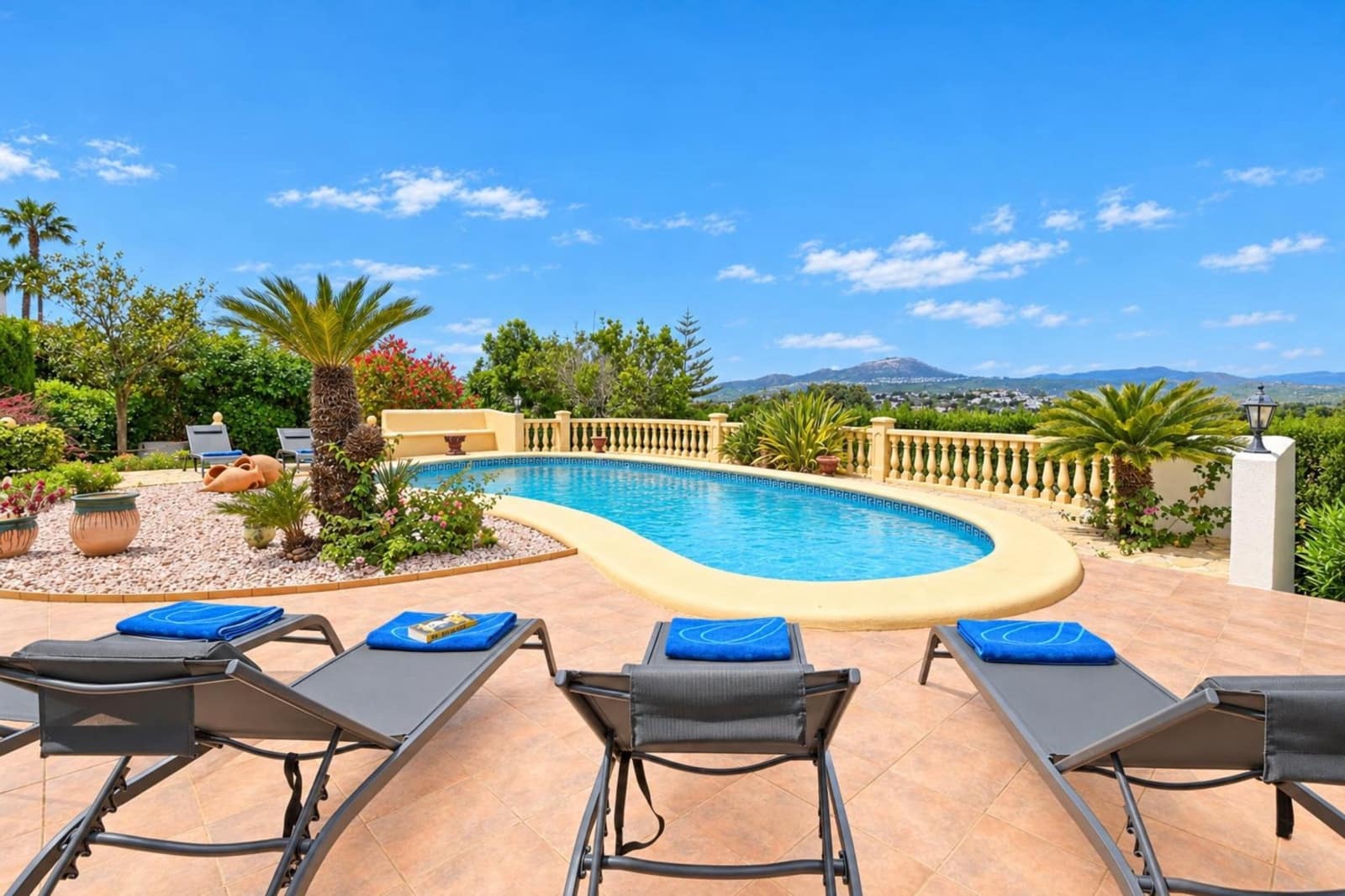 Chalet de 4 habitaciones en Javea / Xàbia en alquiler vacacional con piscina garaje - 612 € (Ref: 3713012)