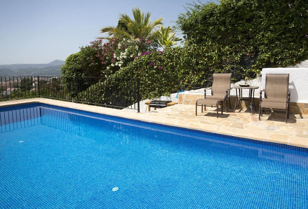 4 slaapkamer Villa voor vakantieverhuur in Javea / Xabia met zwembad garage - € 1.077 (Ref: 3713030)