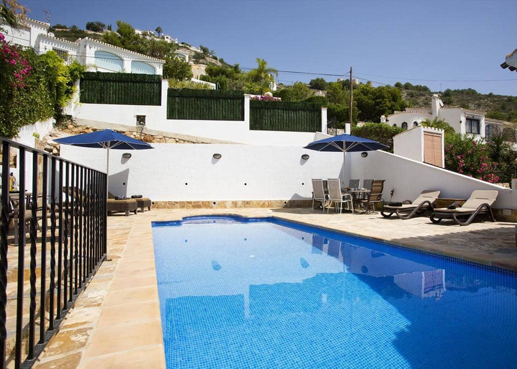 4 slaapkamer Villa voor vakantieverhuur in Javea / Xabia met zwembad garage - € 1.077 (Ref: 3713030)
