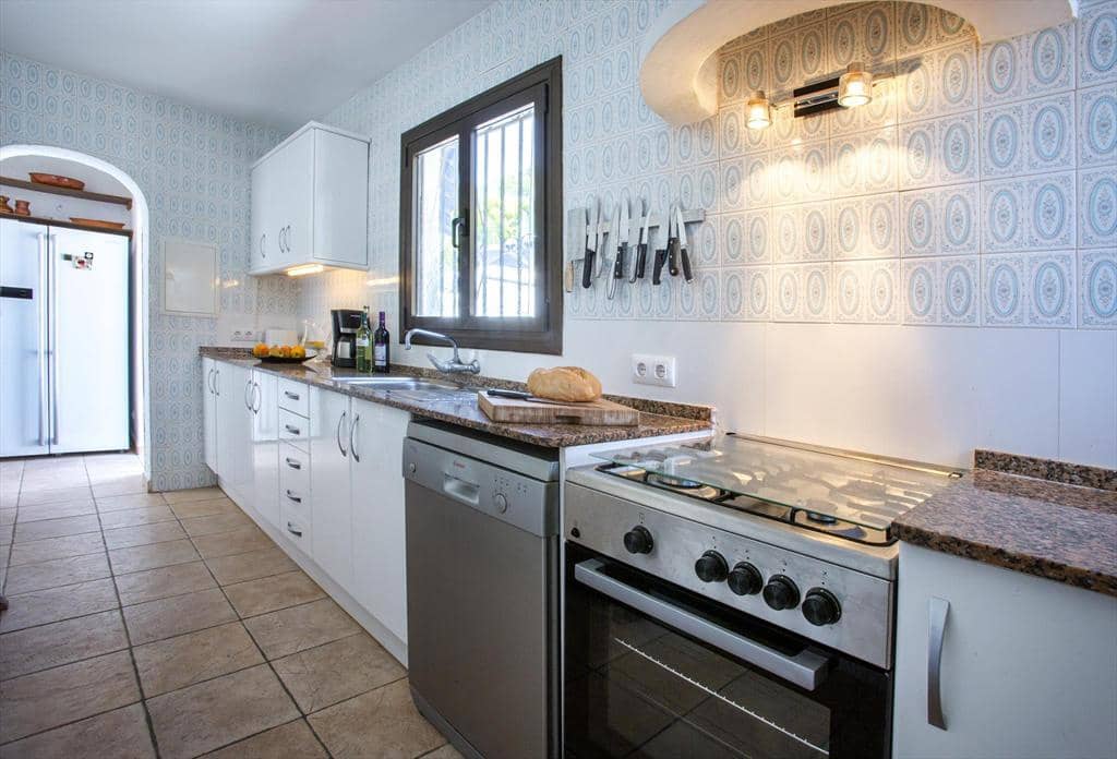 4 slaapkamer Villa voor vakantieverhuur in Javea / Xabia met zwembad garage - € 1.077 (Ref: 3713030)