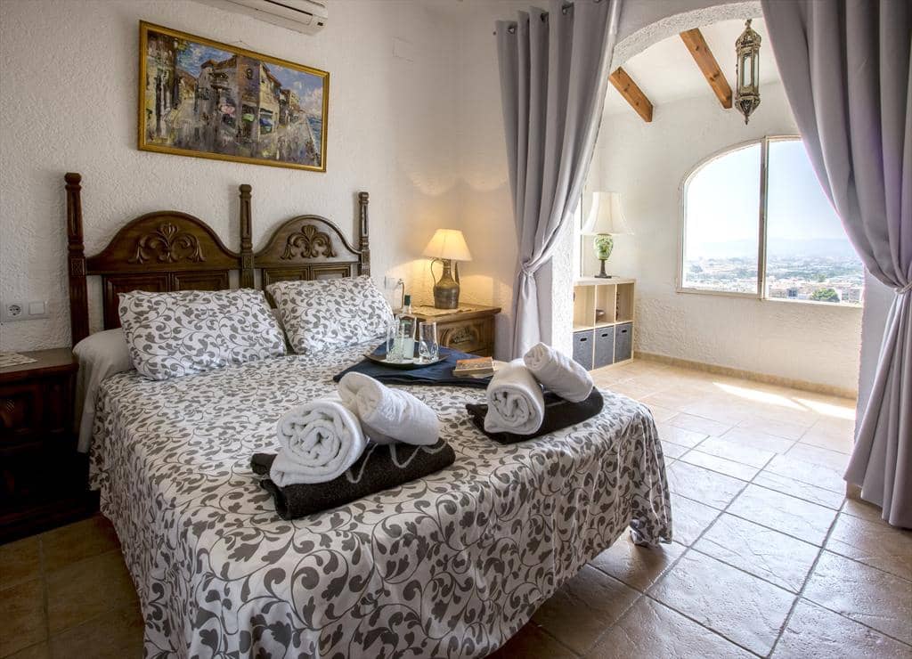 4 slaapkamer Villa voor vakantieverhuur in Javea / Xabia met zwembad garage - € 1.077 (Ref: 3713030)