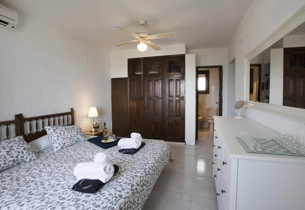 4 slaapkamer Villa voor vakantieverhuur in Javea / Xabia met zwembad garage - € 1.077 (Ref: 3713030)