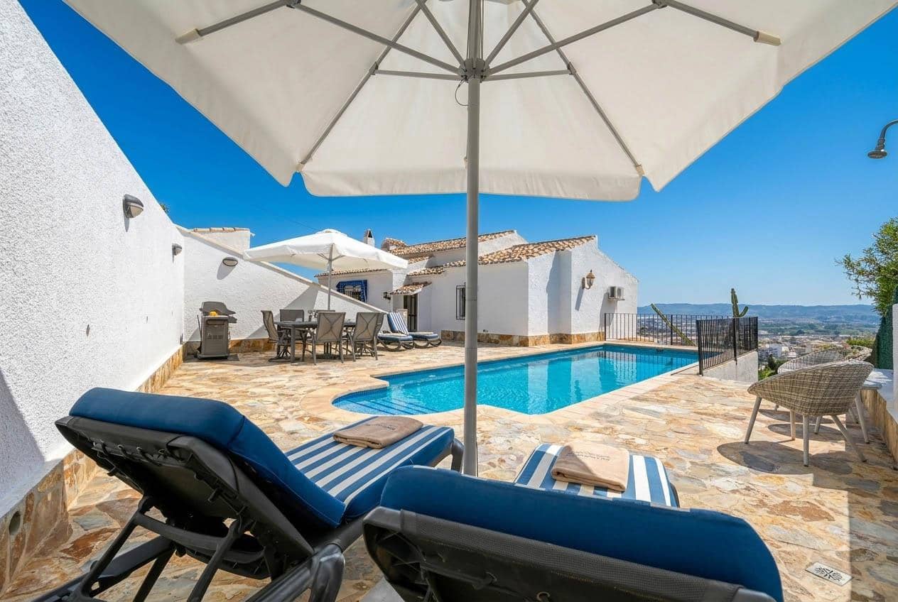 4 bedroom Villa for holiday rental in Javea / Xabia with pool garage - € 1,077 (Ref: 3713030)