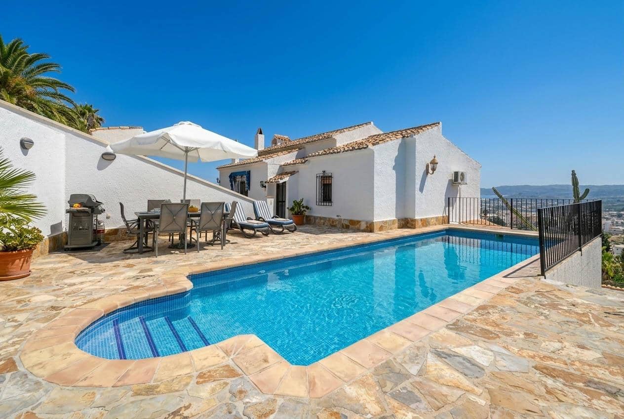 4 bedroom Villa for holiday rental in Javea / Xabia with pool garage - € 1,077 (Ref: 3713030)