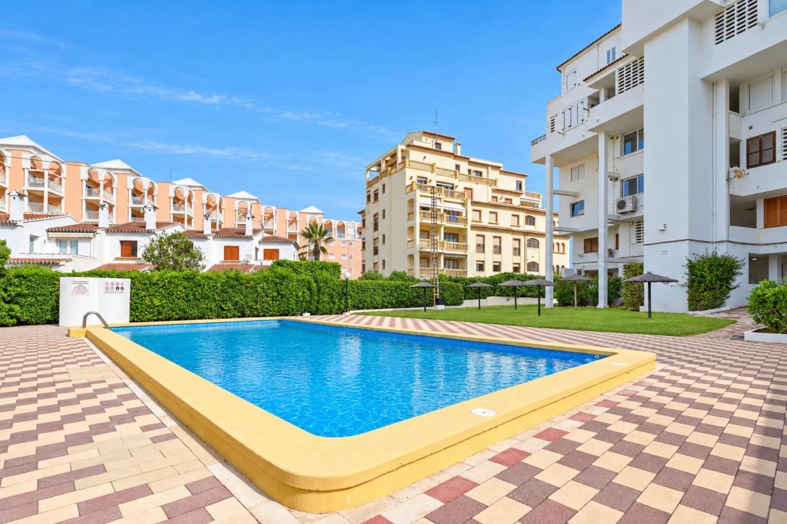 Appartement de 3 chambres de location de vacances à Javea / Xabia avec piscine garage - 545 € (Ref: 3713037)