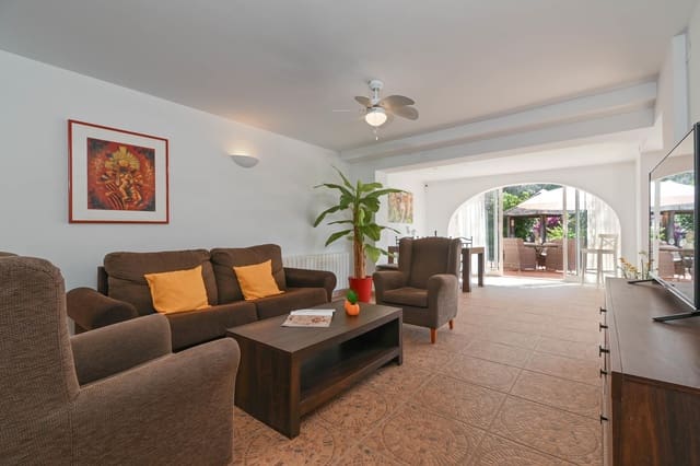 4 makuuhuone Huvila lomavuokrausta paikassa Montgó - Ermita, Javea / Xàbia mukana uima-altaan 
autotalli - 1 300 € (Ref: 3799237)