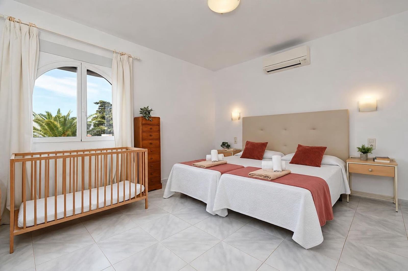 4 slaapkamer Villa voor vakantieverhuur in Javea / Xabia met zwembad garage - € 1.516 (Ref: 3799261)