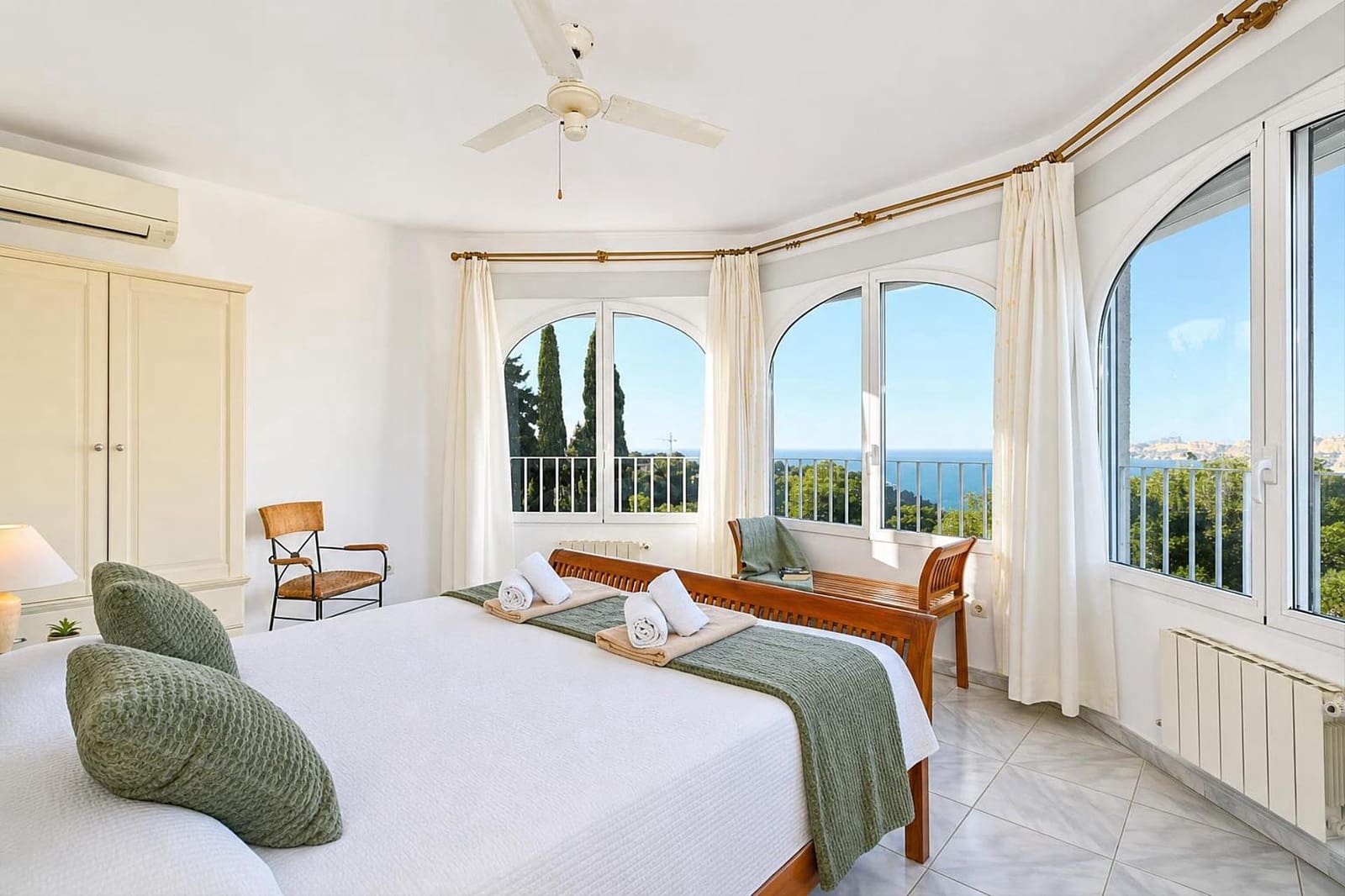 4 slaapkamer Villa voor vakantieverhuur in Javea / Xabia met zwembad garage - € 1.516 (Ref: 3799261)