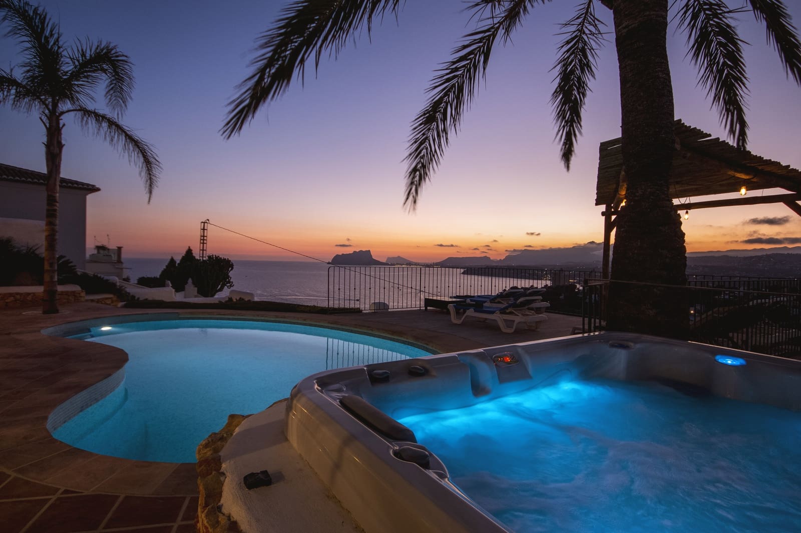 2 slaapkamer Villa voor vakantieverhuur in Moraira met zwembad garage - € 854 (Ref: 3799279)