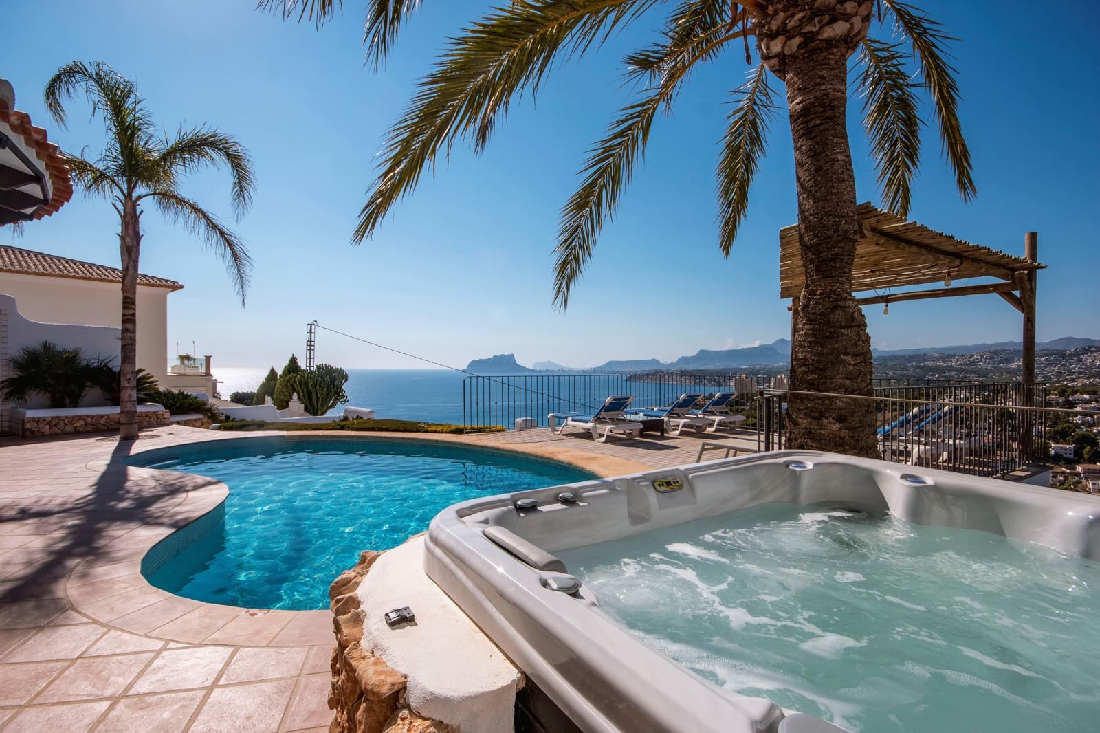2 slaapkamer Villa voor vakantieverhuur in Moraira met zwembad garage - € 1.343 (Ref: 3799279)