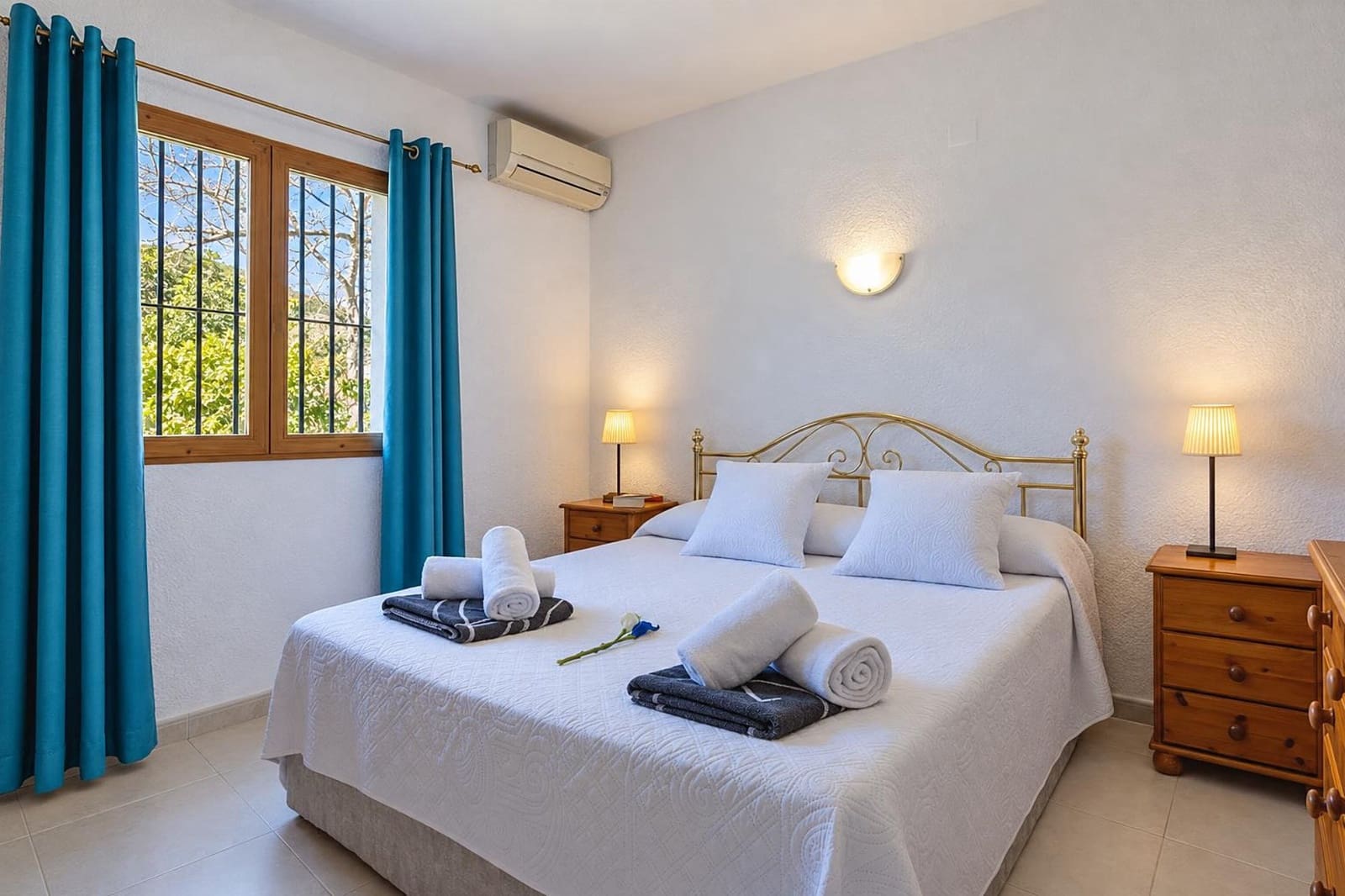 4 slaapkamer Villa voor vakantieverhuur in Javea / Xabia met zwembad garage - € 1.171 (Ref: 3799283)