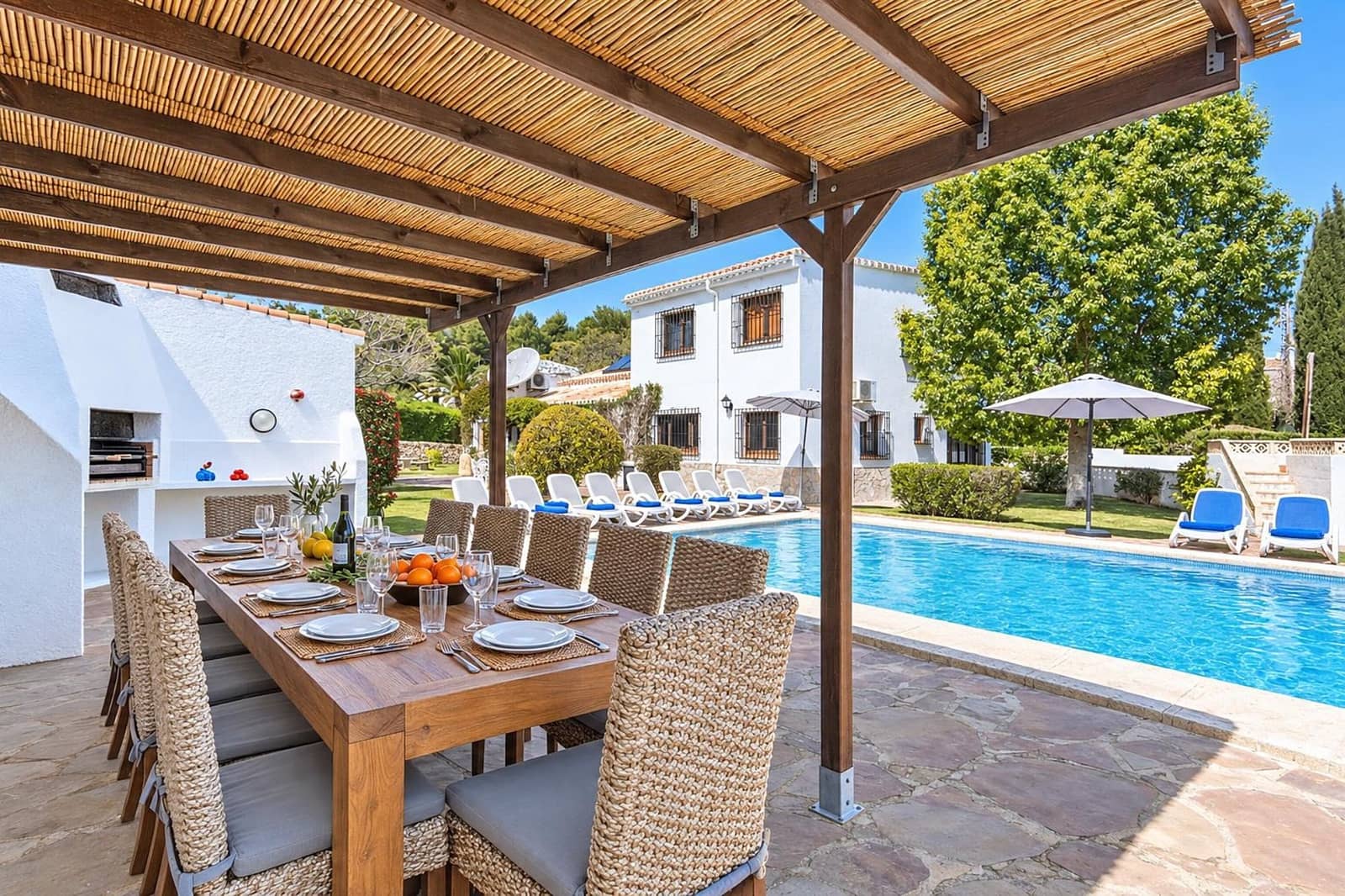 4 slaapkamer Villa voor vakantieverhuur in Javea / Xabia met zwembad garage - € 1.171 (Ref: 3799283)