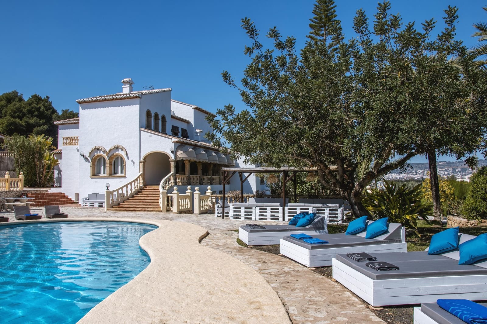 8 bedroom Villa for holiday rental in Adsubia with pool - € 3,309 (Ref: 3799290)