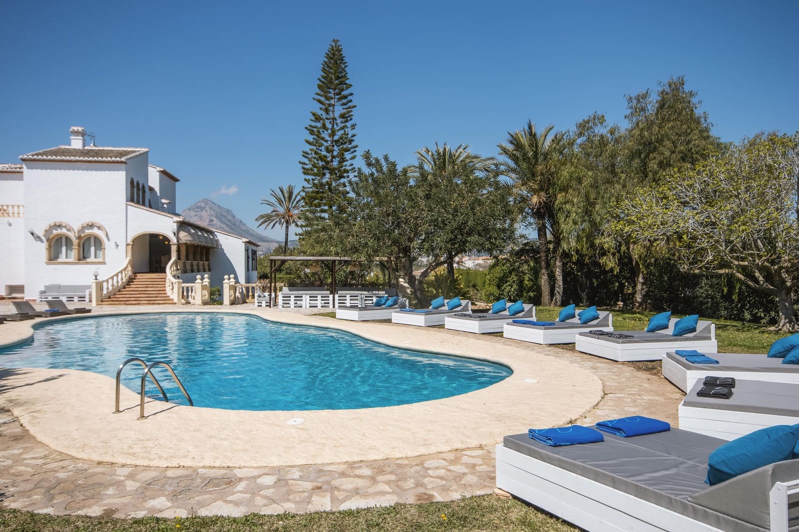 8 bedroom Villa for holiday rental in Adsubia with pool - € 3,309 (Ref: 3799290)