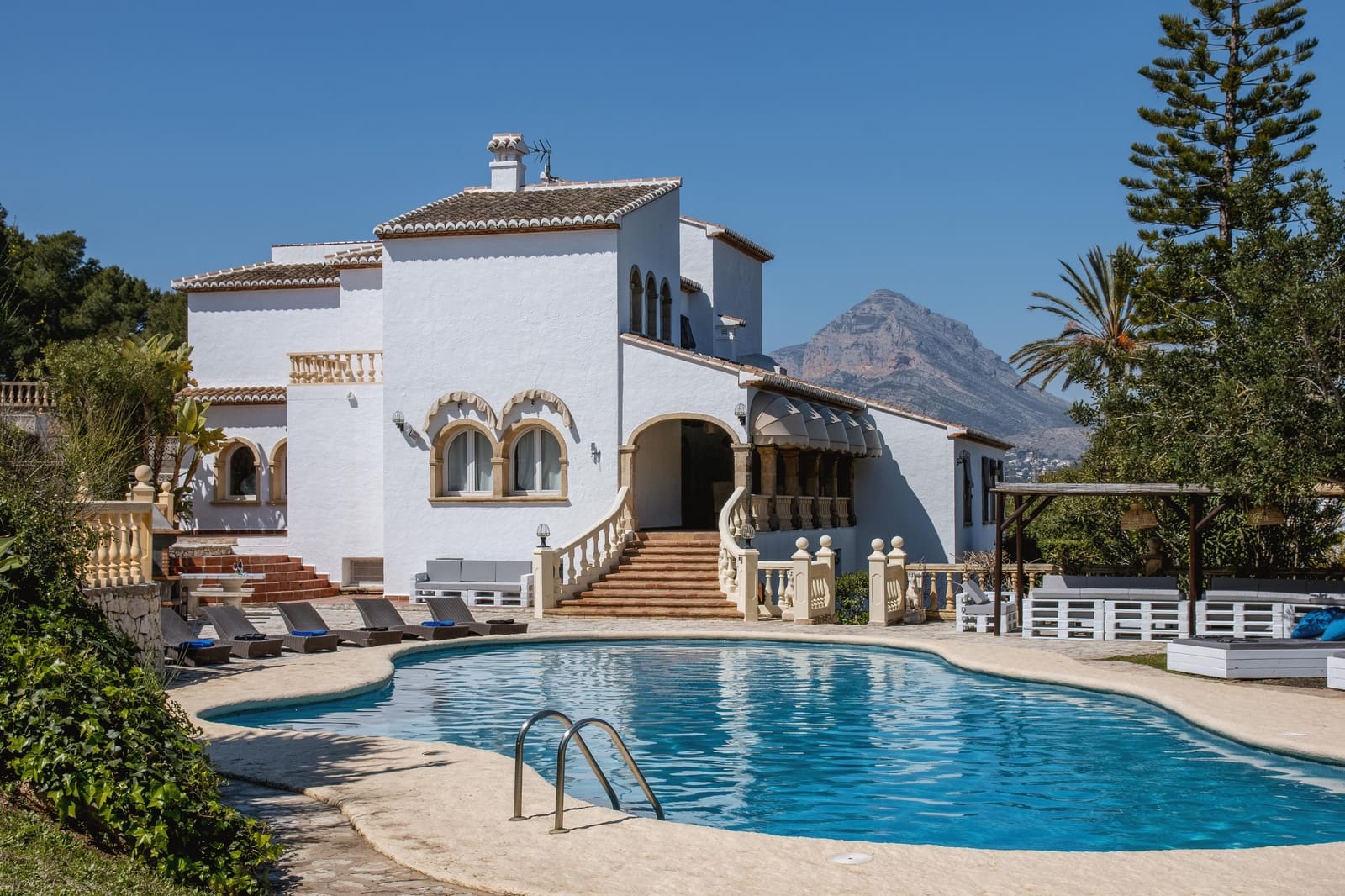 8 bedroom Villa for holiday rental in Adsubia with pool - € 3,309 (Ref: 3799290)