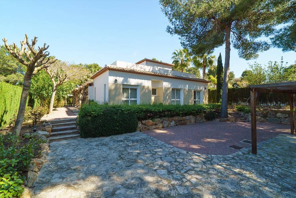 4 slaapkamer Villa voor vakantieverhuur in Adsubia met zwembad garage - € 1.048 (Ref: 3928605)
