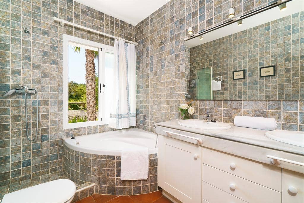 4 slaapkamer Villa voor vakantieverhuur in Adsubia met zwembad garage - € 1.048 (Ref: 3928605)