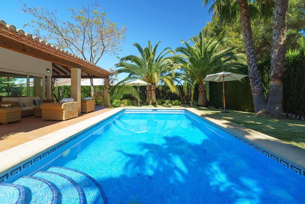 4 slaapkamer Villa voor vakantieverhuur in Adsubia met zwembad garage - € 1.048 (Ref: 3928605)