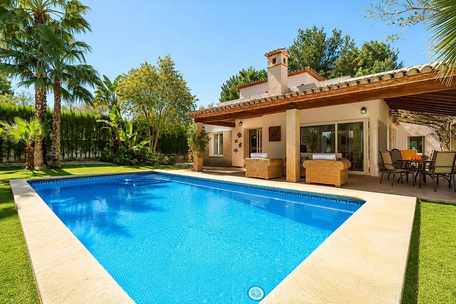 4 slaapkamer Villa voor vakantieverhuur in Adsubia met zwembad garage - € 1.048 (Ref: 3928605)