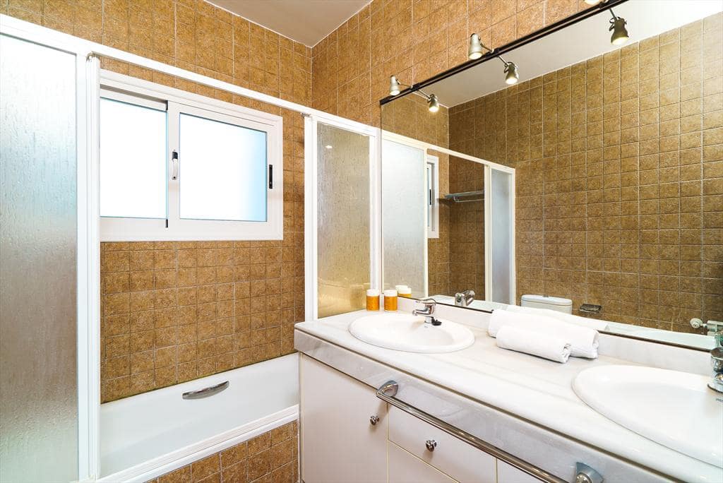 3 slaapkamer Villa voor vakantieverhuur in Adsubia met zwembad garage - € 971 (Ref: 3928606)