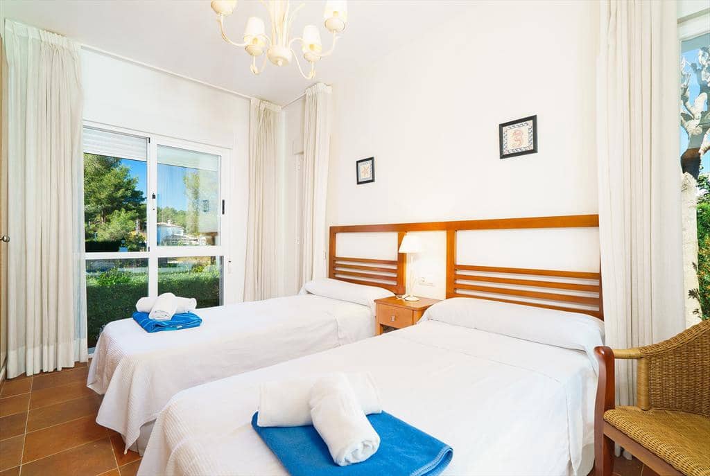 2 makuuhuone Huvila lomavuokrausta paikassa Adsubia mukana uima-altaan 
autotalli - 696 € (Ref: 3928607)