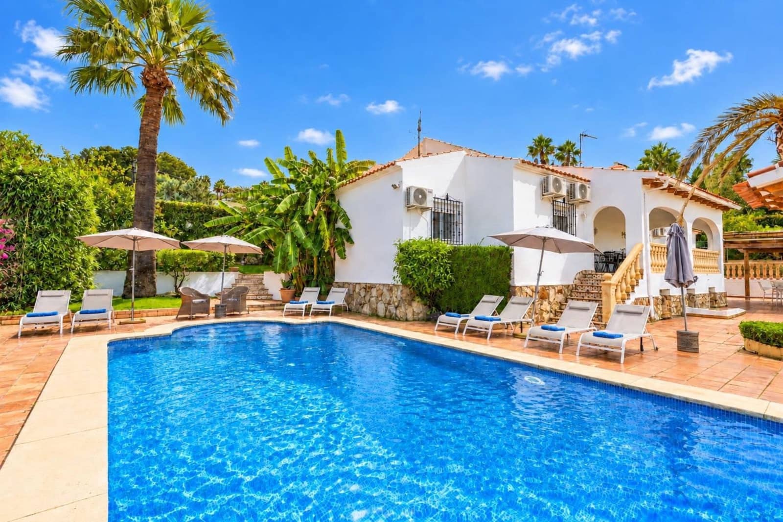 4 bedroom Villa for holiday rental in Javea / Xabia with pool garage - € 786 (Ref: 3928608)