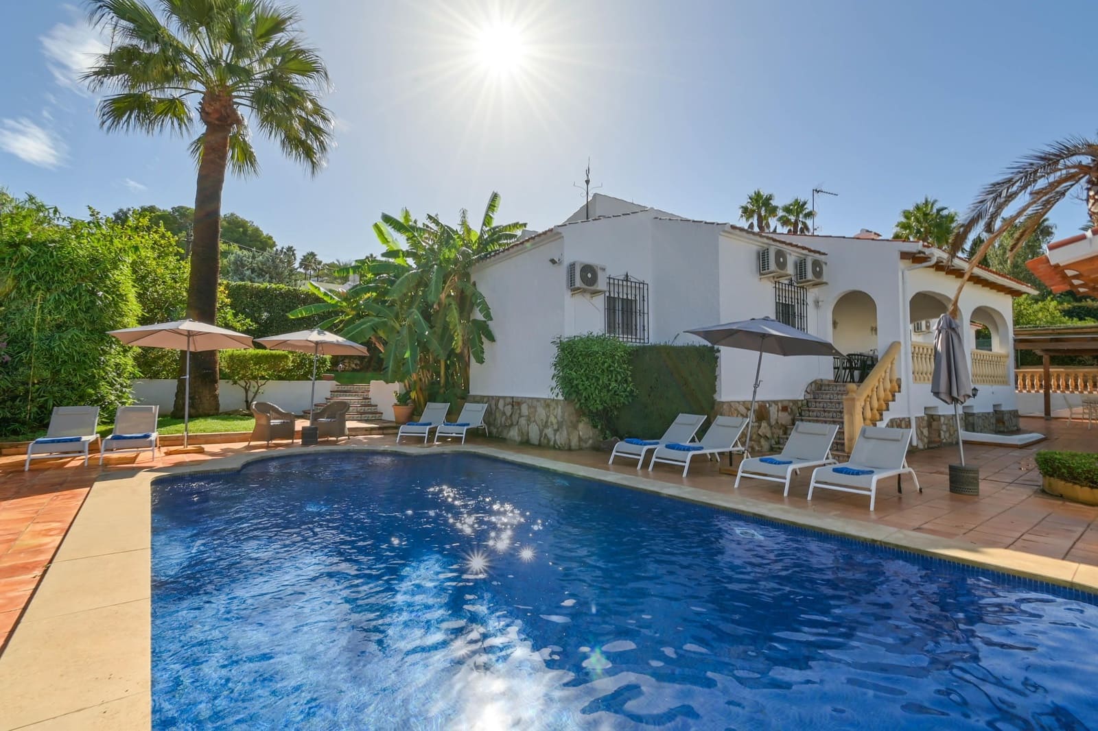 3 makuuhuone Huvila lomavuokrausta paikassa Javea / Xabia mukana uima-altaan 
autotalli - 665 € (Ref: 3928609)