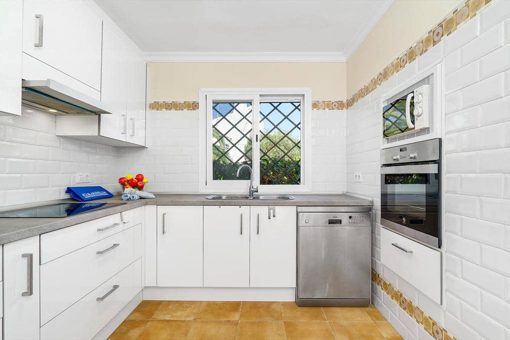 3 slaapkamer Villa voor vakantieverhuur in Javea / Xabia met zwembad garage - € 726 (Ref: 3992343)