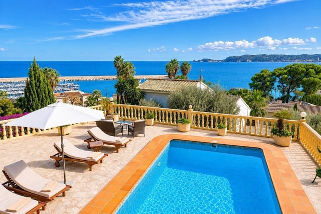 2 Zimmer Ferienvilla in Puerto, Javea / Xàbia mit Pool Garage - 782 € (Ref: 3999002)