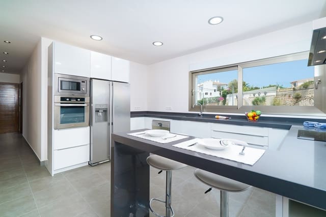 3 slaapkamer Villa voor vakantieverhuur in Adsubia, Javea / Xàbia met zwembad - € 1.369 (Ref: 4018024)