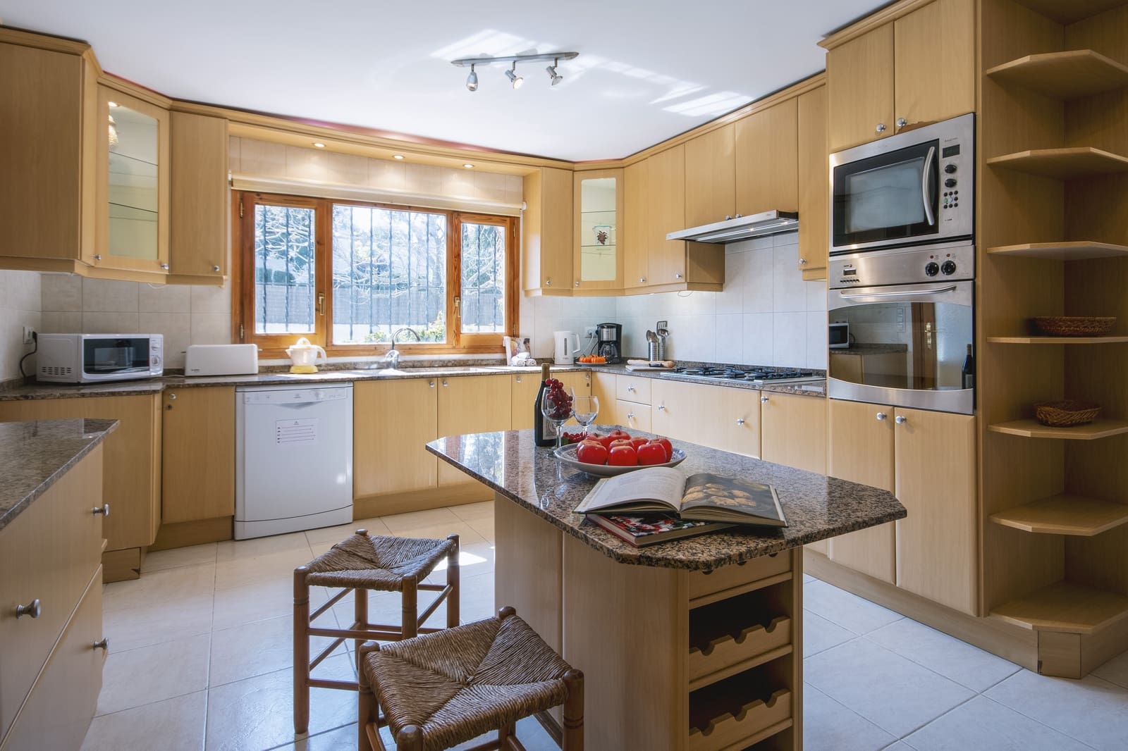   6 soveværelse   ferieVilla i Javea / Xabia   med   swimmingpool  garage  - € 1.559 (Ref: 4026160)