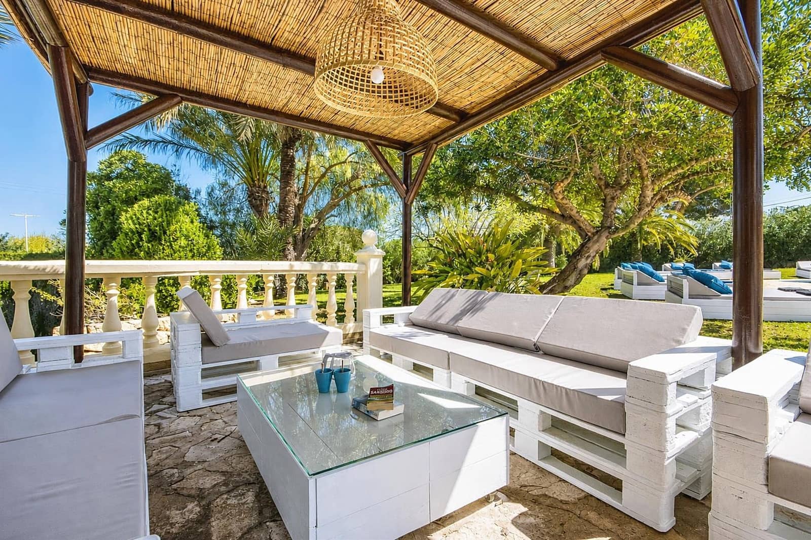 4 slaapkamer Villa voor vakantieverhuur in Adsubia met zwembad garage - € 1.642 (Ref: 4026171)