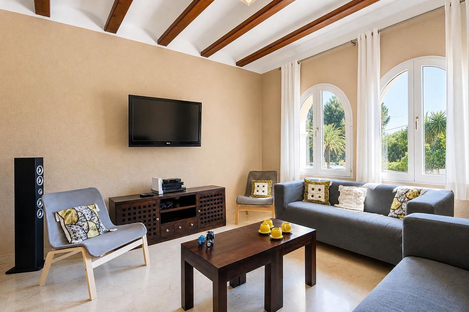 4 slaapkamer Villa voor vakantieverhuur in Adsubia met zwembad garage - € 1.642 (Ref: 4026171)