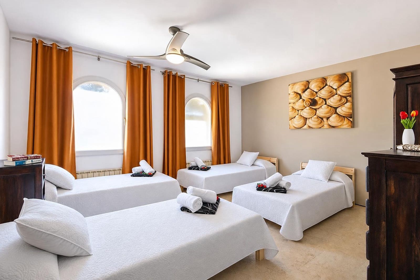 4 slaapkamer Villa voor vakantieverhuur in Adsubia met zwembad garage - € 1.642 (Ref: 4026171)