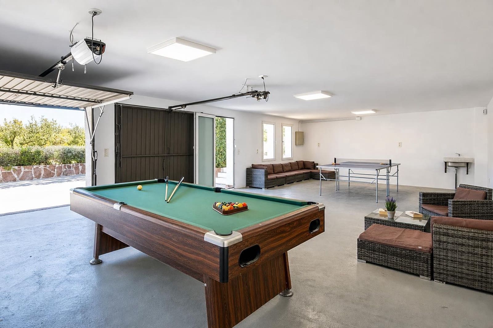 4 slaapkamer Villa voor vakantieverhuur in Adsubia met zwembad garage - € 1.642 (Ref: 4026171)