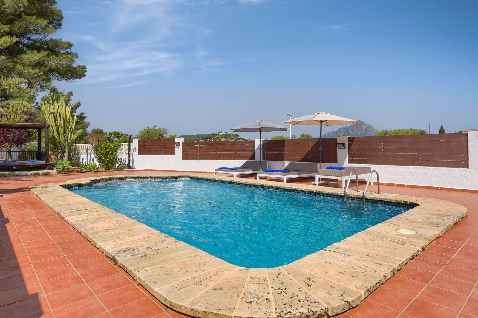   3 soveværelse   ferieVilla i Adsubia   med   swimmingpool  garage  - € 689 (Ref: 4026184)