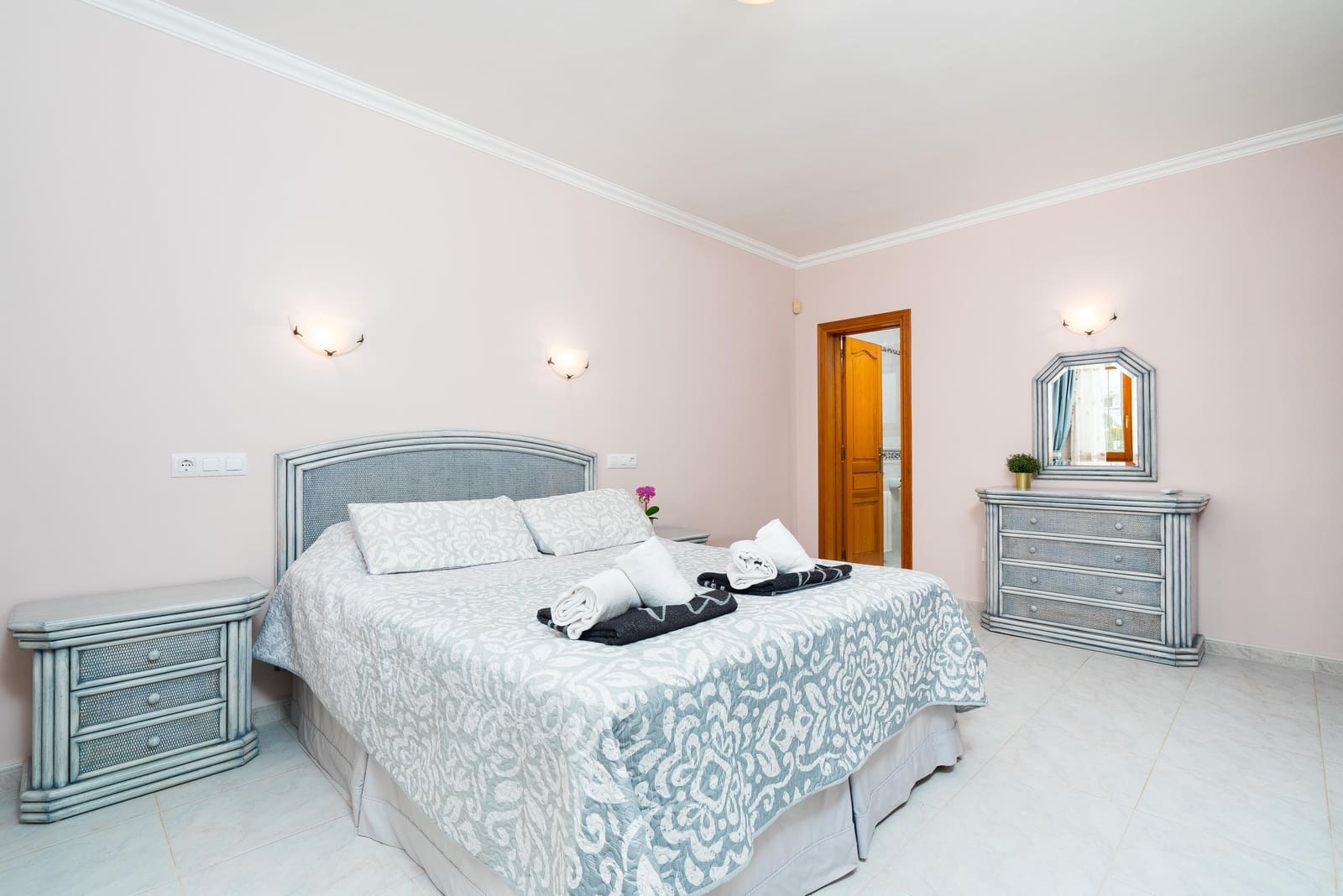 4 slaapkamer Villa voor vakantieverhuur in Javea / Xabia met zwembad garage - € 915 (Ref: 4586270)