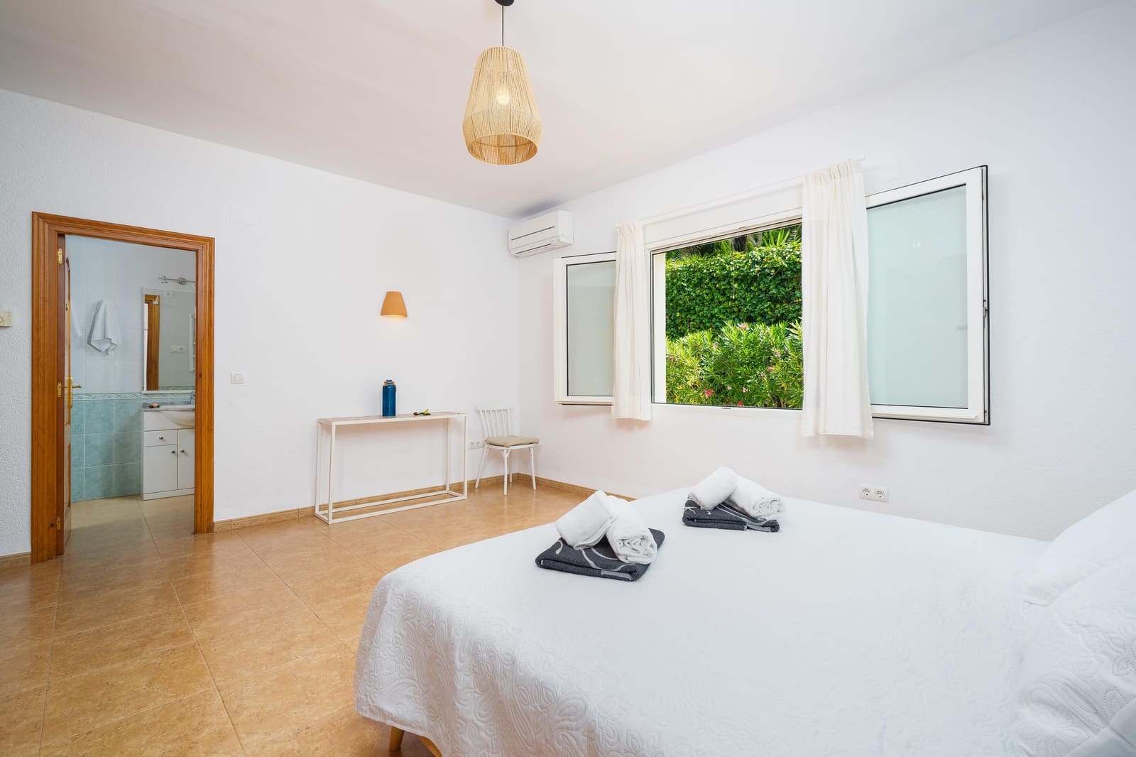 3 slaapkamer Villa voor vakantieverhuur in Javea / Xabia met zwembad garage - € 905 (Ref: 4681219)