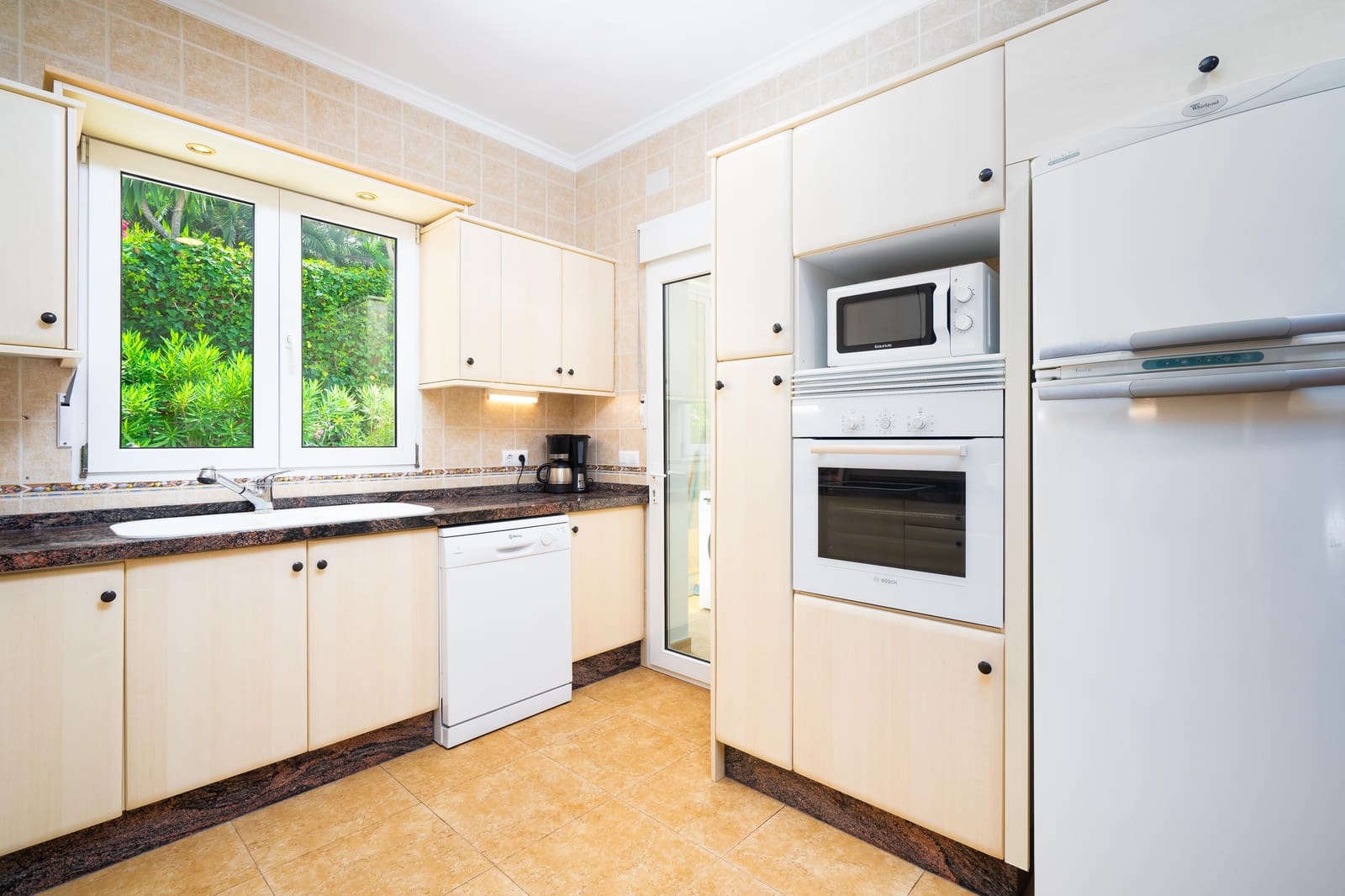 3 slaapkamer Villa voor vakantieverhuur in Javea / Xabia met zwembad garage - € 905 (Ref: 4681219)