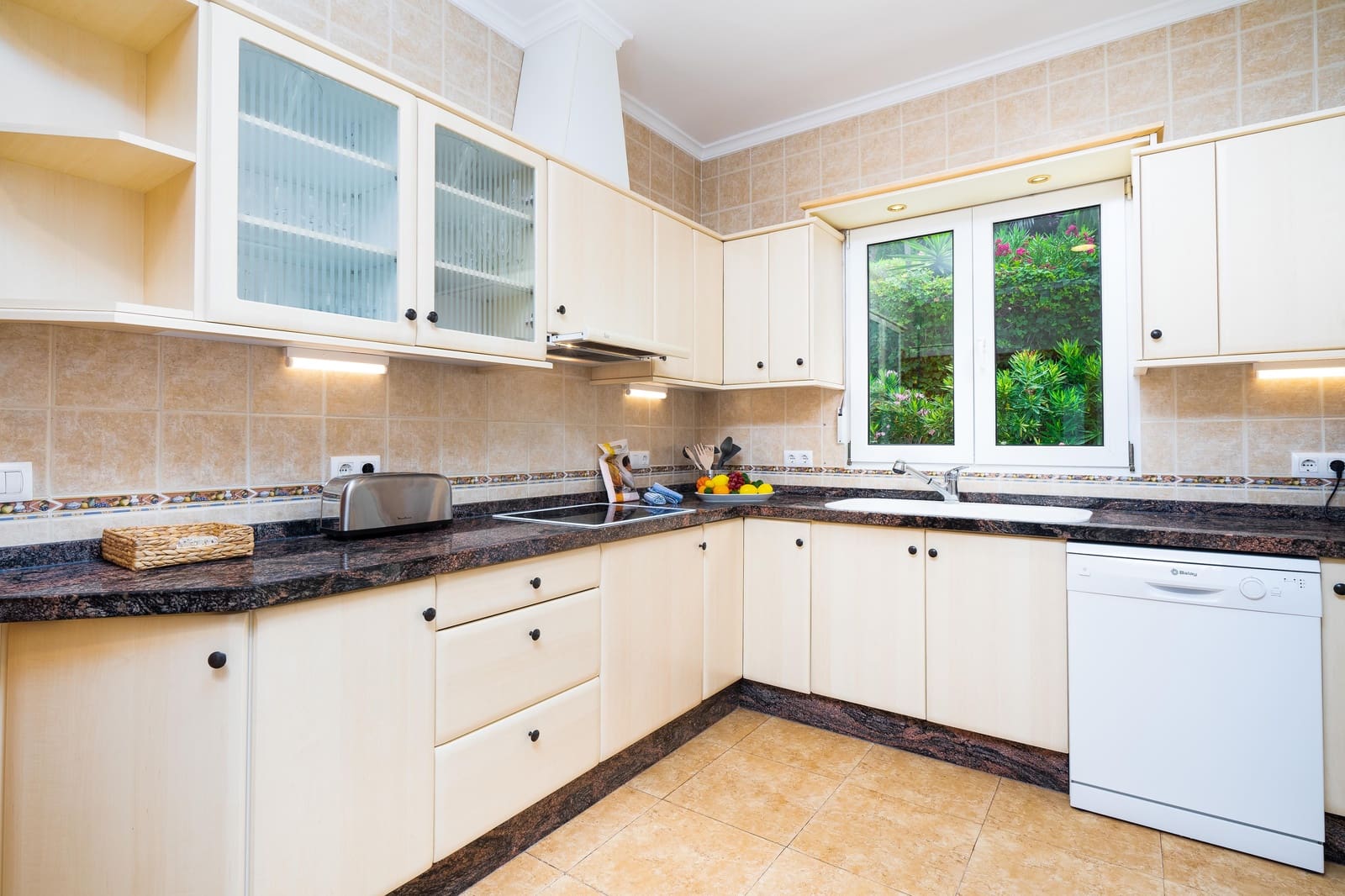 3 slaapkamer Villa voor vakantieverhuur in Javea / Xabia met zwembad garage - € 905 (Ref: 4681219)