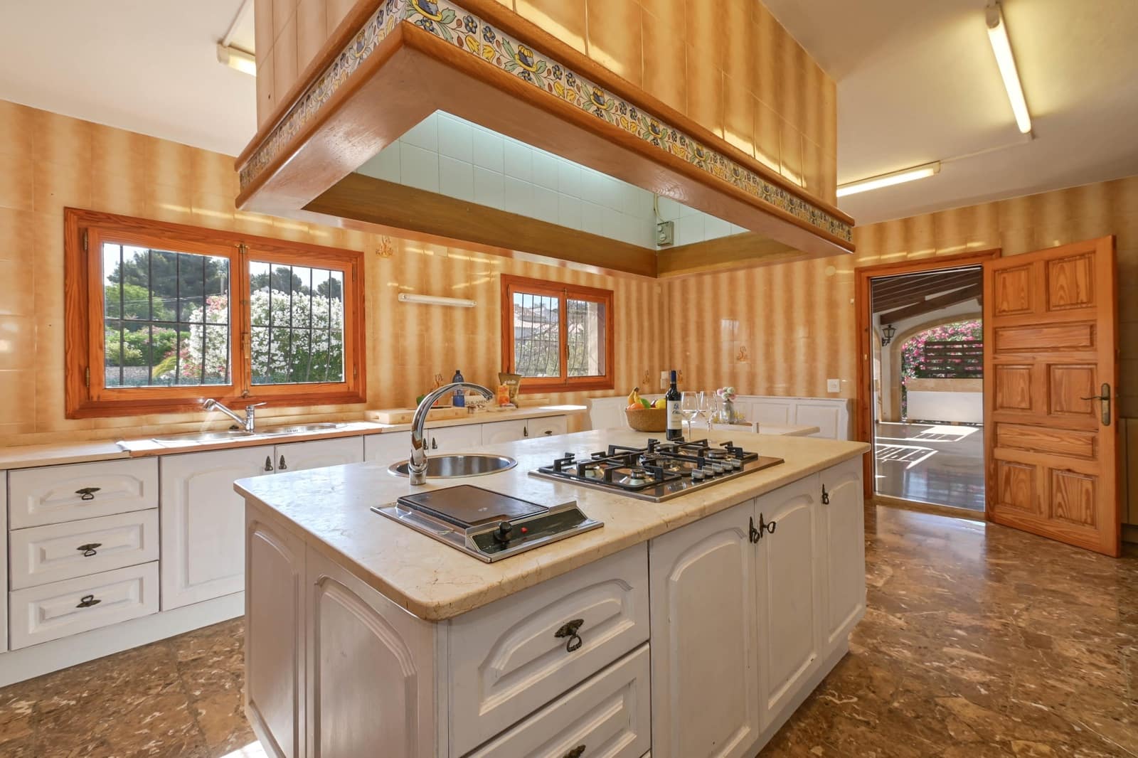 3 slaapkamer Finca/Landhuis voor vakantieverhuur in Adsubia met zwembad garage - € 837 (Ref: 4836020)