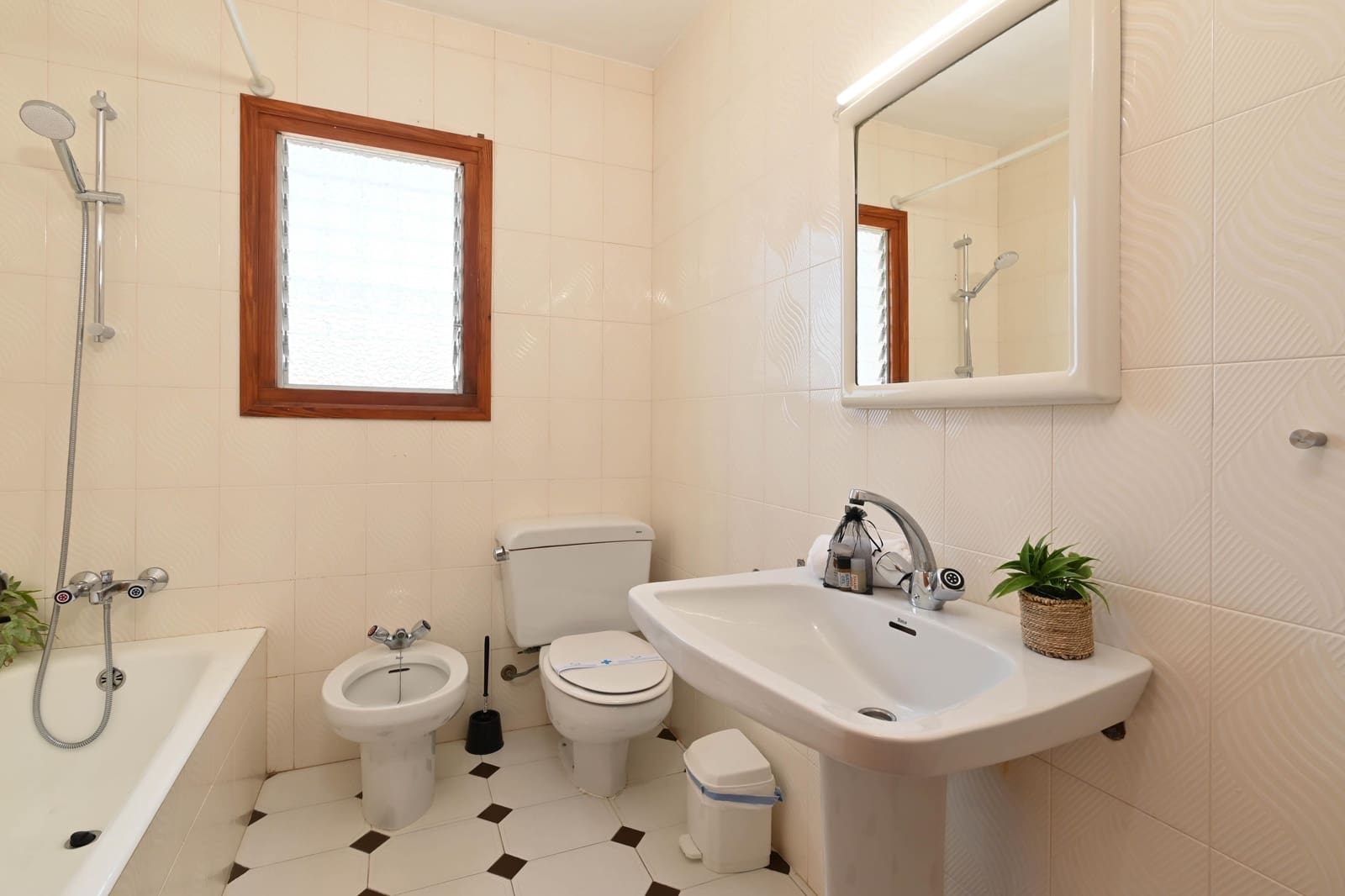 4 Zimmer Ferienfinca/landgut in Adsubia mit Pool Garage - 1.044 € (Ref: 4836021)