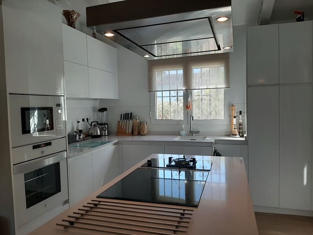 3 slaapkamer Villa voor vakantieverhuur in Les Bassetes - El Marjal, Dénia met zwembad garage - € 1.107 (Ref: 4858749)