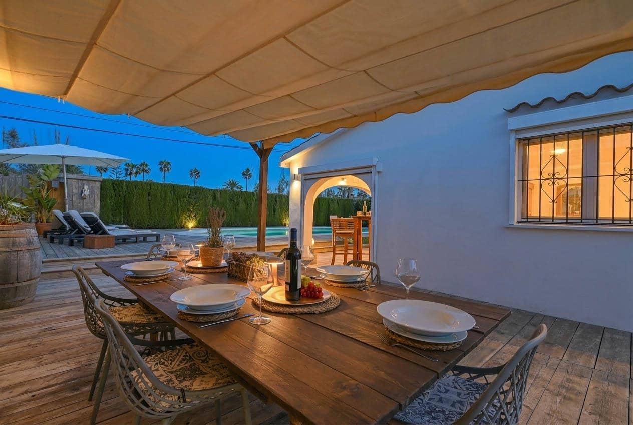 Chalet de 3 habitaciones en Dénia en alquiler vacacional con piscina garaje - 1.221 € (Ref: 4858749)