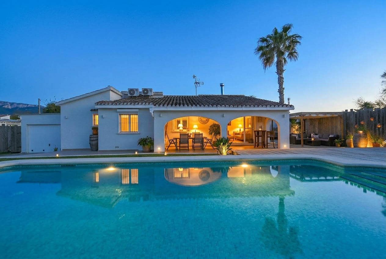 Chalet de 3 habitaciones en Dénia en alquiler vacacional con piscina garaje - 1.221 € (Ref: 4858749)