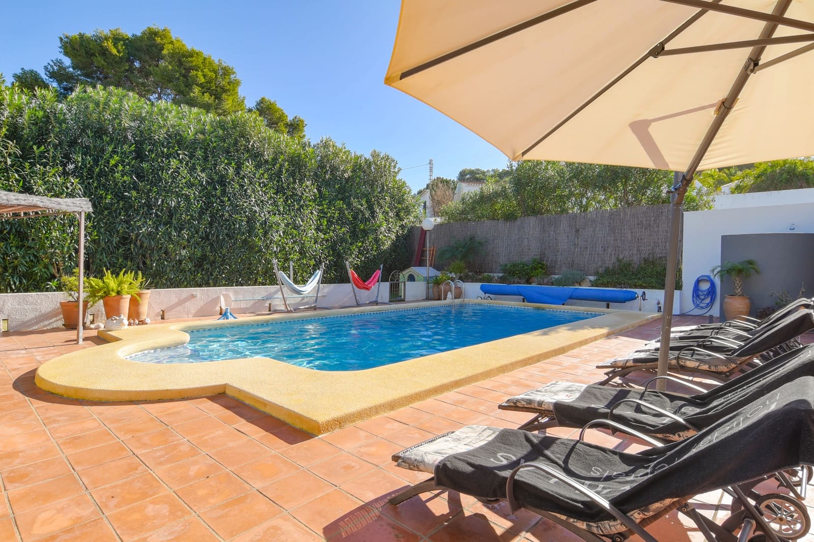 3 slaapkamer Villa voor vakantieverhuur in Moraira met zwembad garage - € 743 (Ref: 4881628)