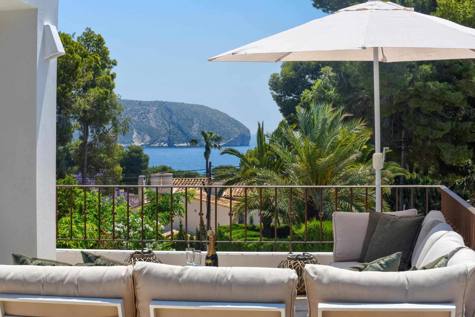 3 bedroom Villa for holiday rental in Moraira with pool garage - € 1,320 (Ref: 4881630)