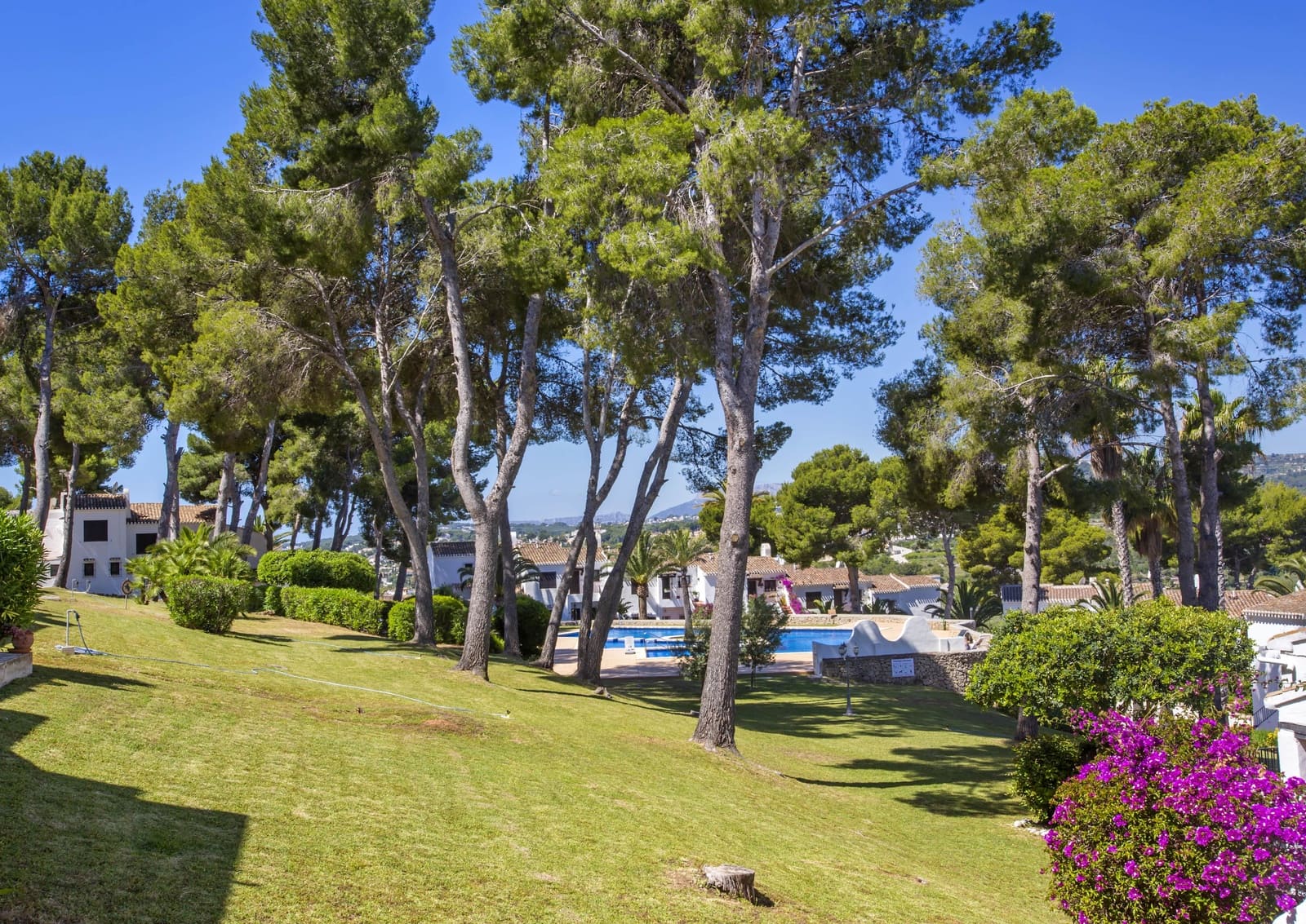   3 soveværelse   ferieFinca/Landehus i Moraira   med   swimmingpool  garage  - € 508 (Ref: 4881633)